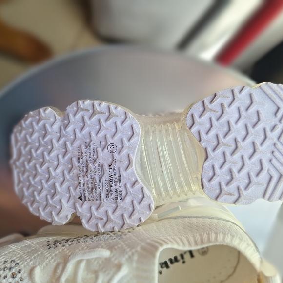 Girls Tennis shoes size 13 - Picture 2 of 4